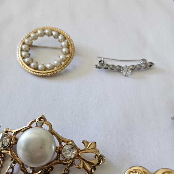 4 gold plated broches - Picture 4 of 5